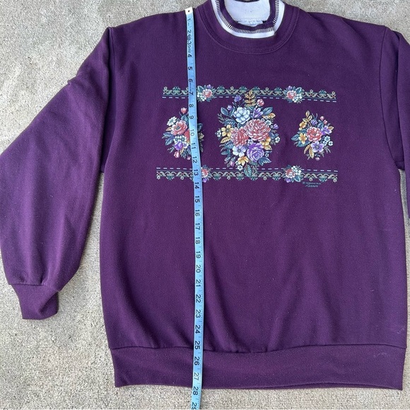 Vintage Purple Sweatshirt with Floral Pattern - Picture 7 of 10